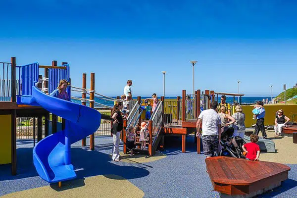 north shore parks and playgrounds near a cafe