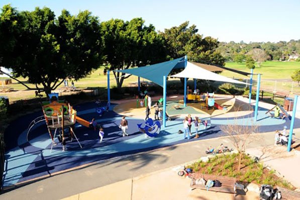 north shore parks and playgrounds near a cafe