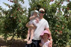 Apple picking at Bilpin Fruit Bowl