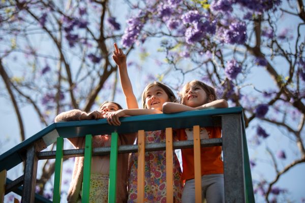 Chhildrenpointingwithjacarandaresized1714101994