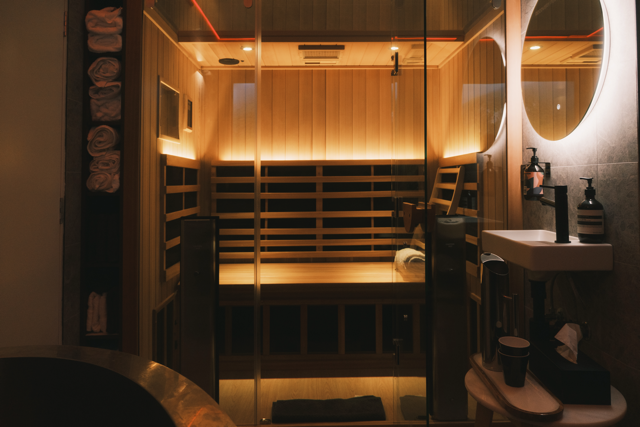 InfraredSaunaMedium1756690884