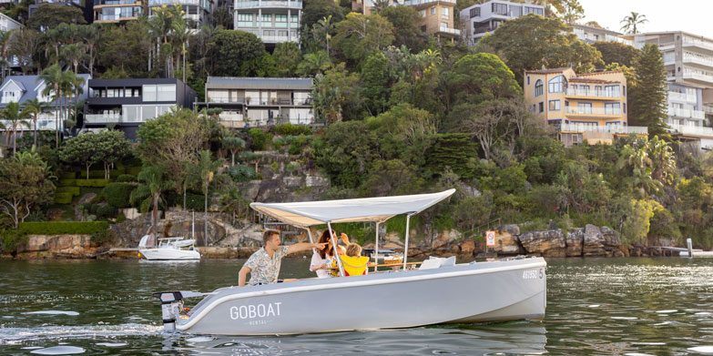 Captain your own electric boat on Middle Harbour!
